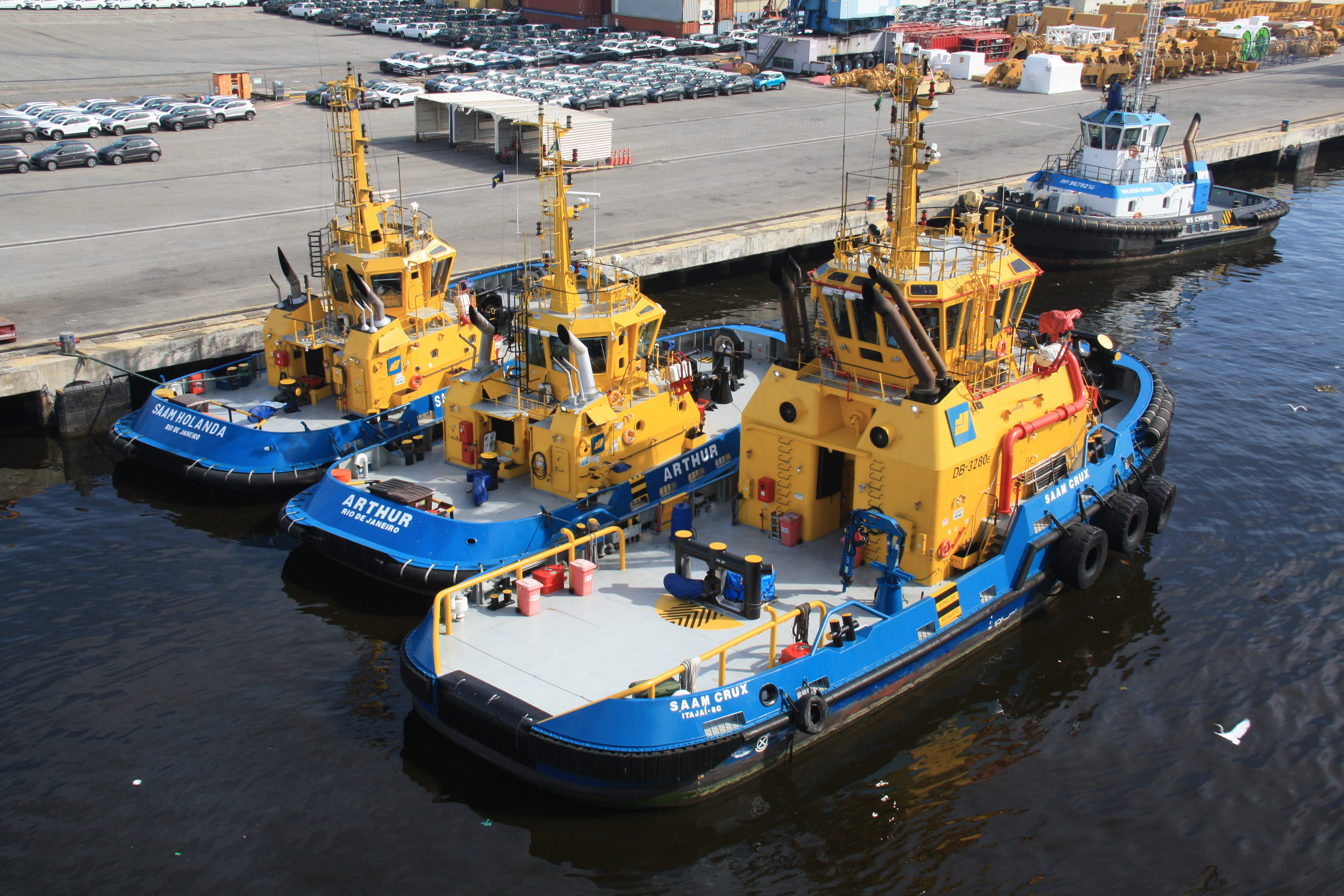 Tugs02.JPG